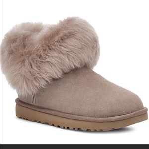 NEW Ugg Classic Mini Fluff Collar Boot size 6